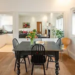 Chic 2Bd London Flat Opp. Earl\'S Court Station