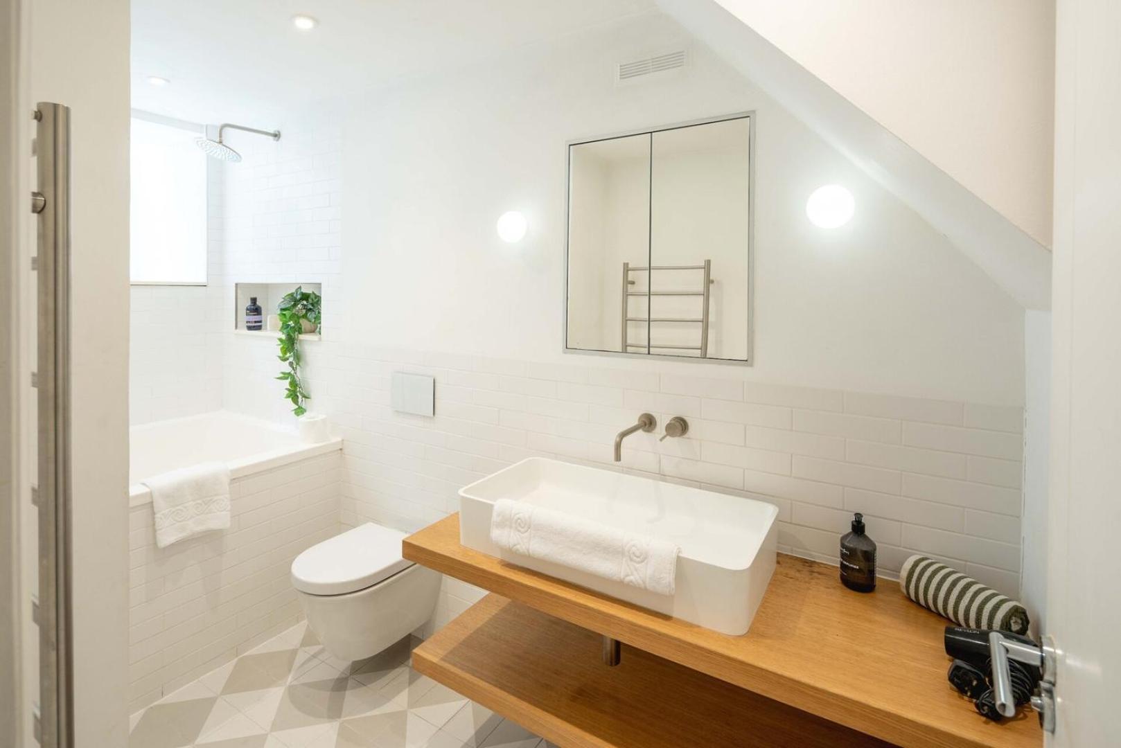 Chic 2bd Flat Opp. Earl's Court Station Appartement