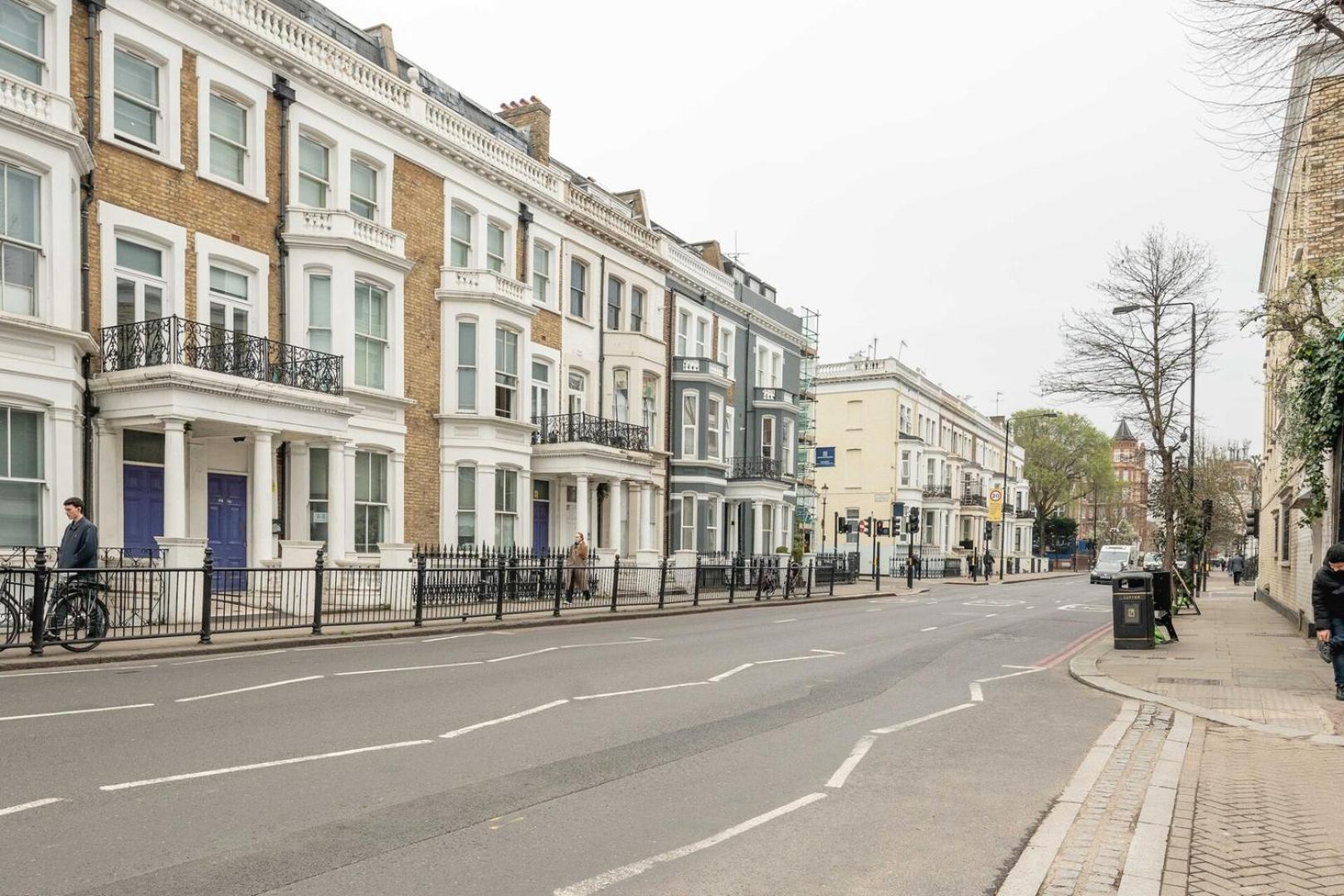 Chic 2bd Flat Opp. Earl's Court Station *