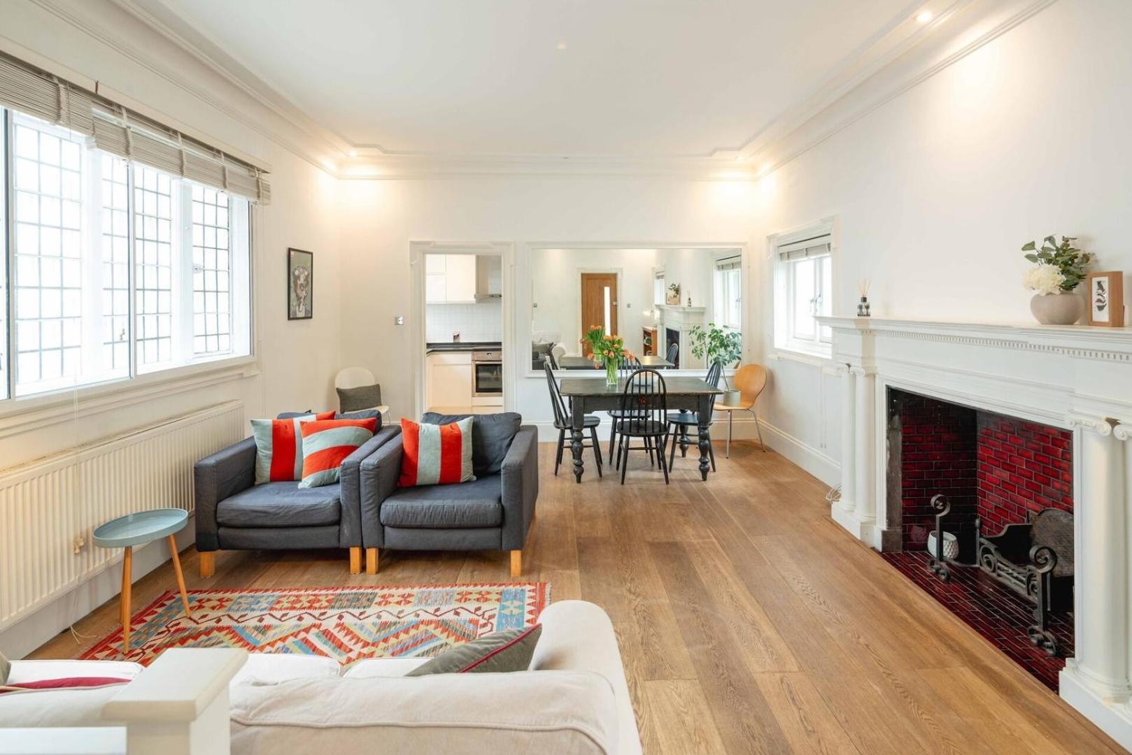 Appartement Chic 2bd Flat Opp. Earl's Court Station *