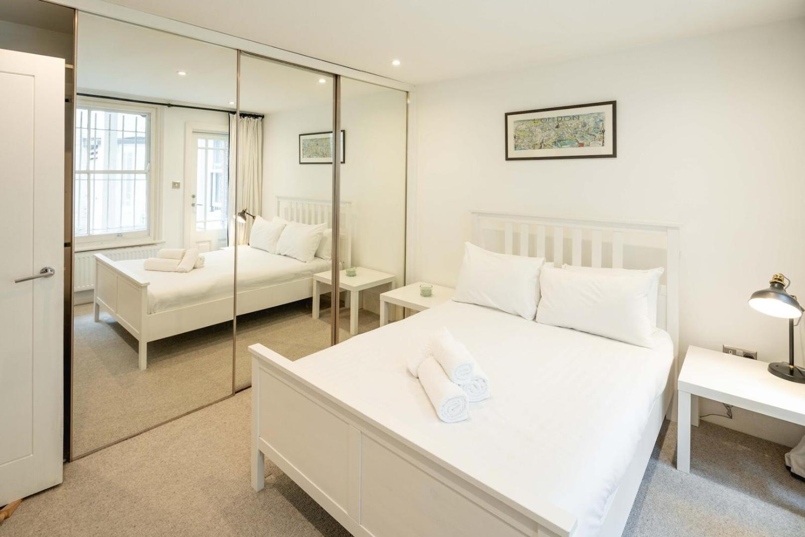 Chic 2bd Flat Opp. Earl's Court Station Londres